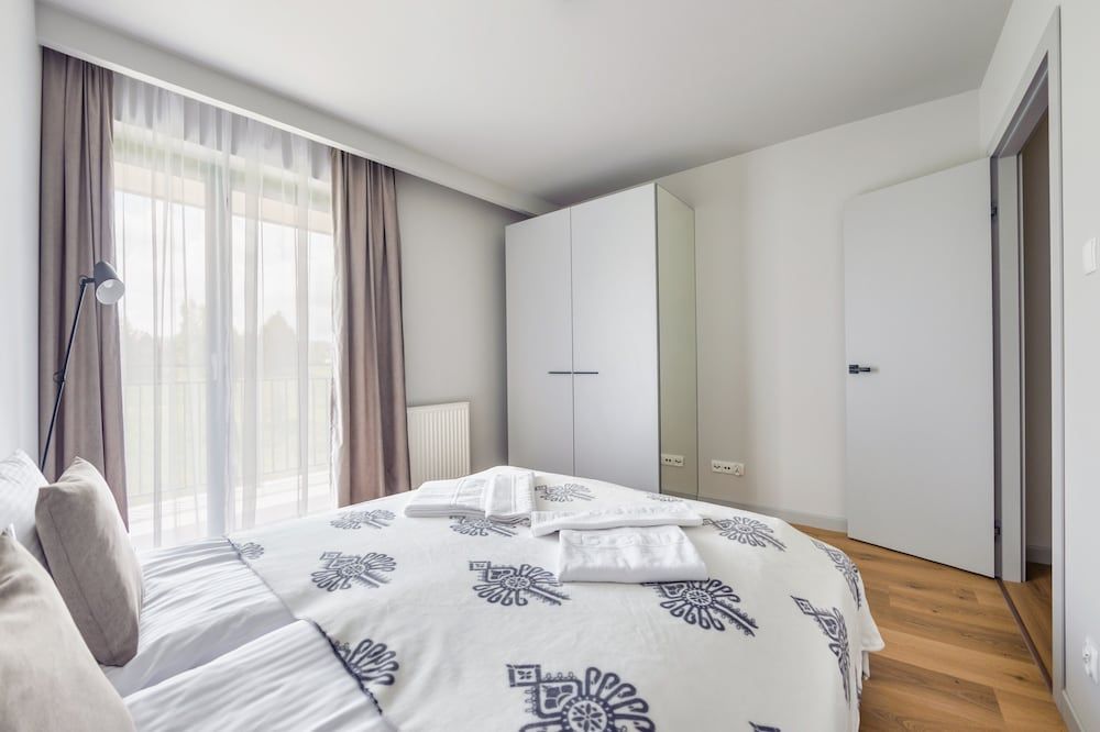 Apartment (B4)