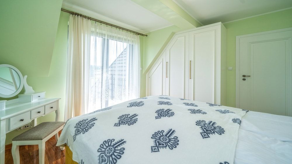 Apartment (B10)