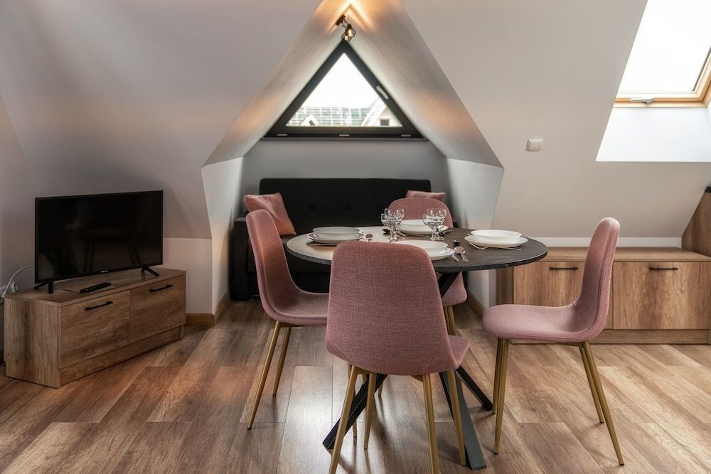 Studio Suite (D12)