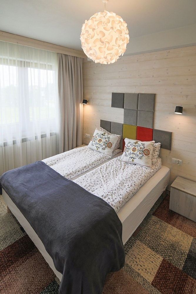 Deluxe Studio (1)