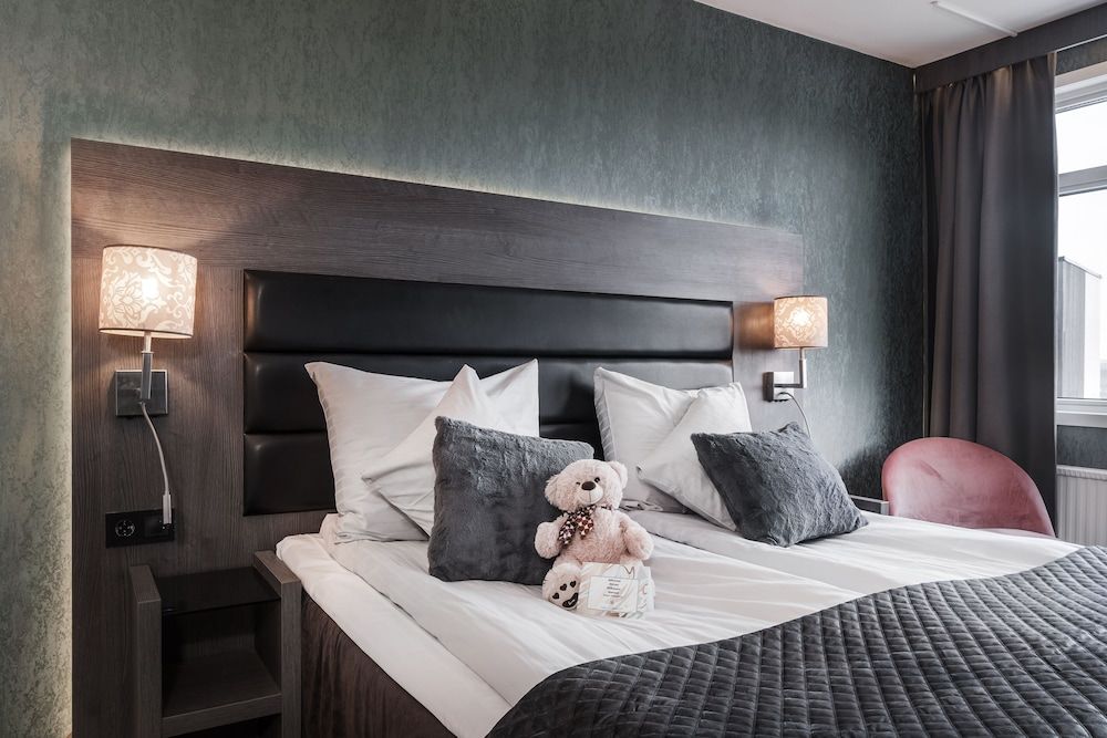 Room - 1 Twin, Spa, Bathtub