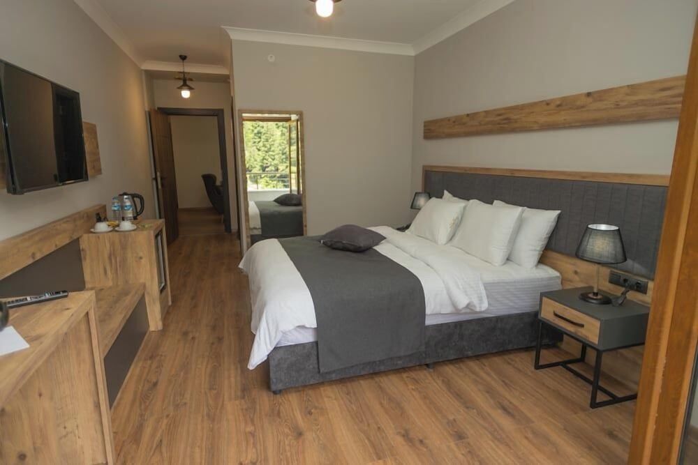 Standard Suite, Lake View