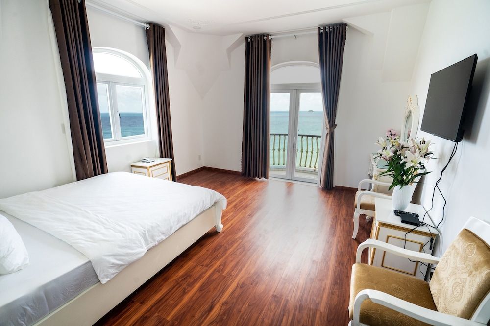 NAM DU PALACE Deluxe Double Room