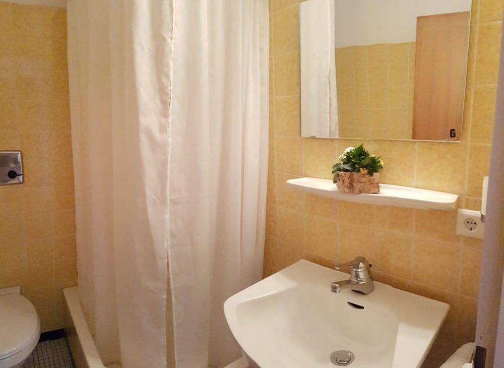Double Room (Room 5)