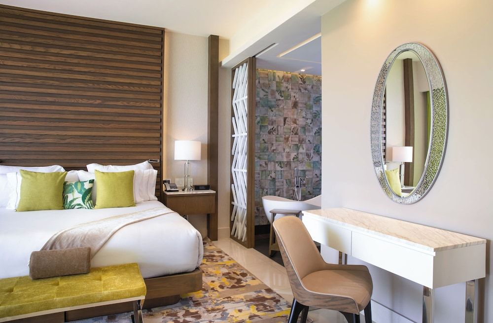 Junior Suite Ocean View 1 King Bed