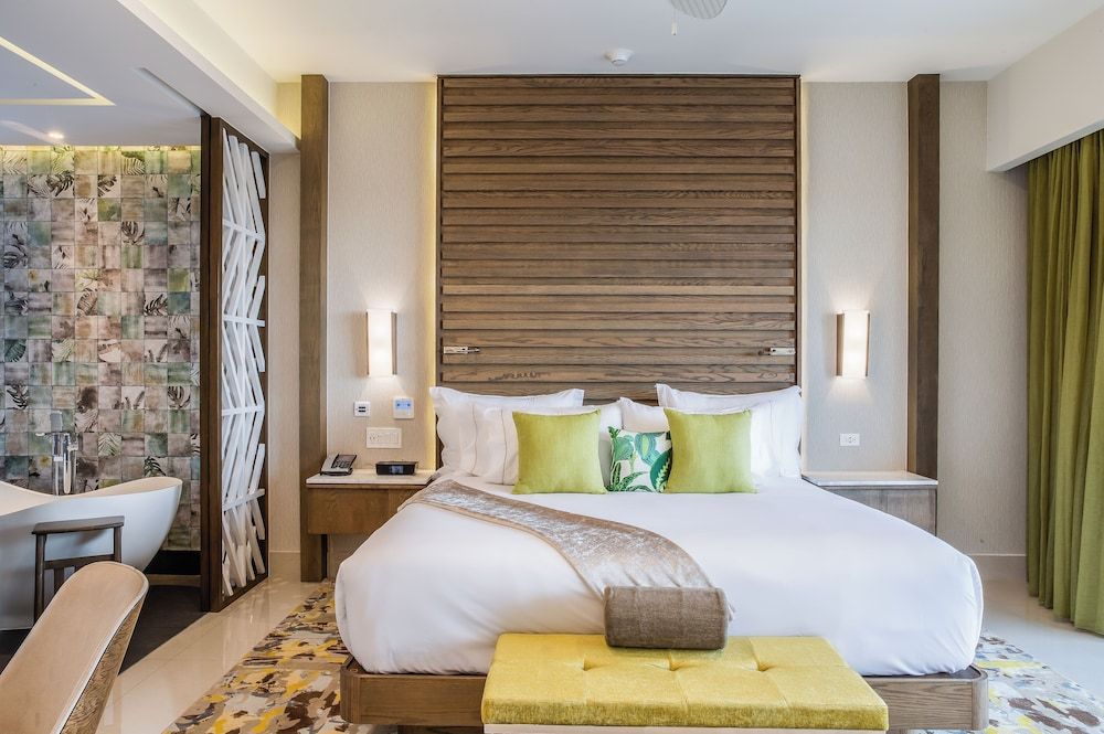Junior Suite Ocean View 1 King Bed