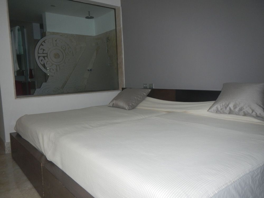 Apartment, 4 Bedrooms, Accessible, Smoking
