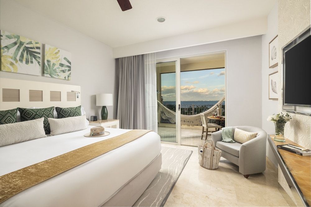 Deluxe Ocean 1 King Bed - All Inclusive