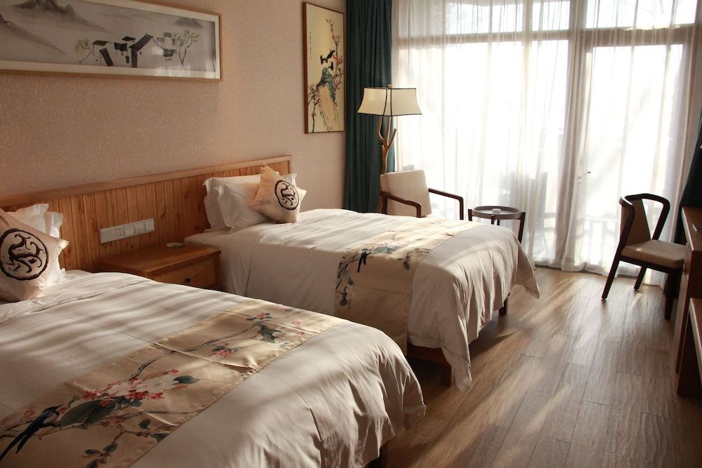 Deluxe Double or Twin Room with Lake View