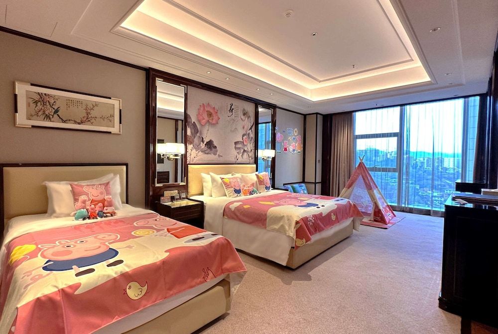Room, 1 King Bed, Non Smoking (1.35 Small Bed, Parent-Child Room)