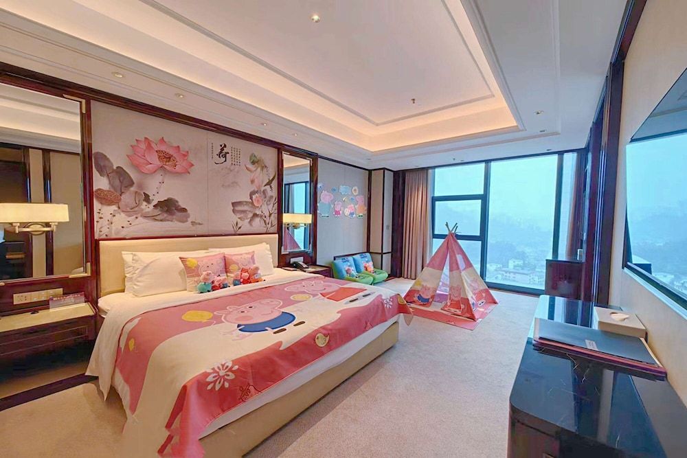 Room, 1 King Bed, Non Smoking (1.35 Small Bed, Parent-Child Room)