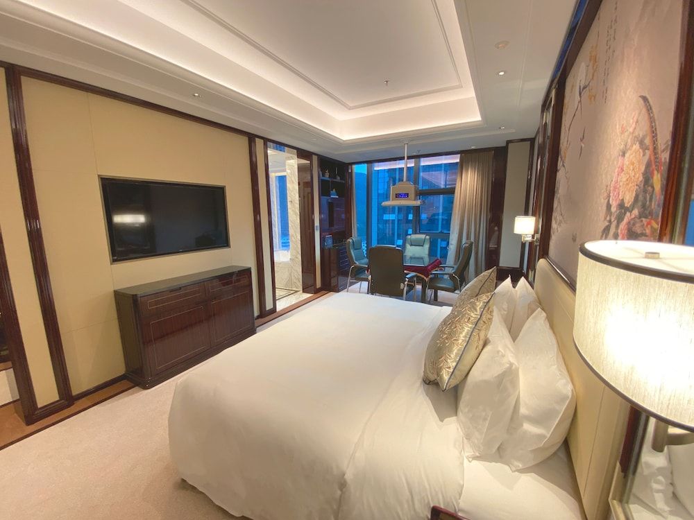 Room, 1 King Bed, Smoking (Efficiency)