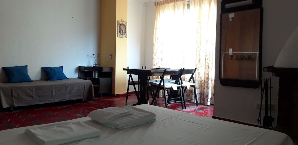 Pensión Benavente Superior Room, Shared Bathroom 3