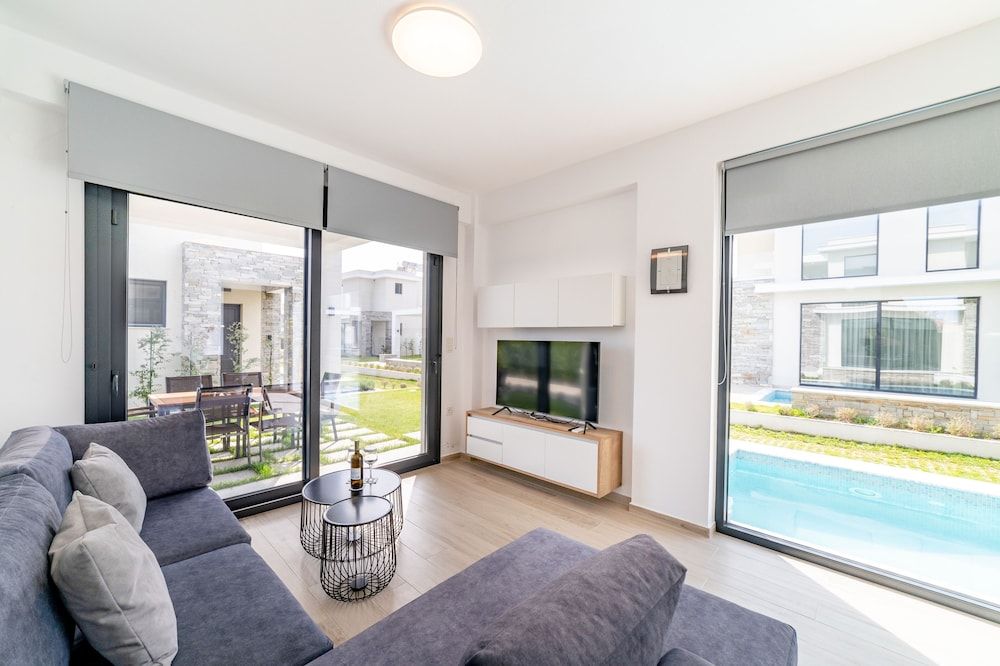 Thalassa & Thalassa Prive Residential Complexes Villa, 3 Bedrooms 4