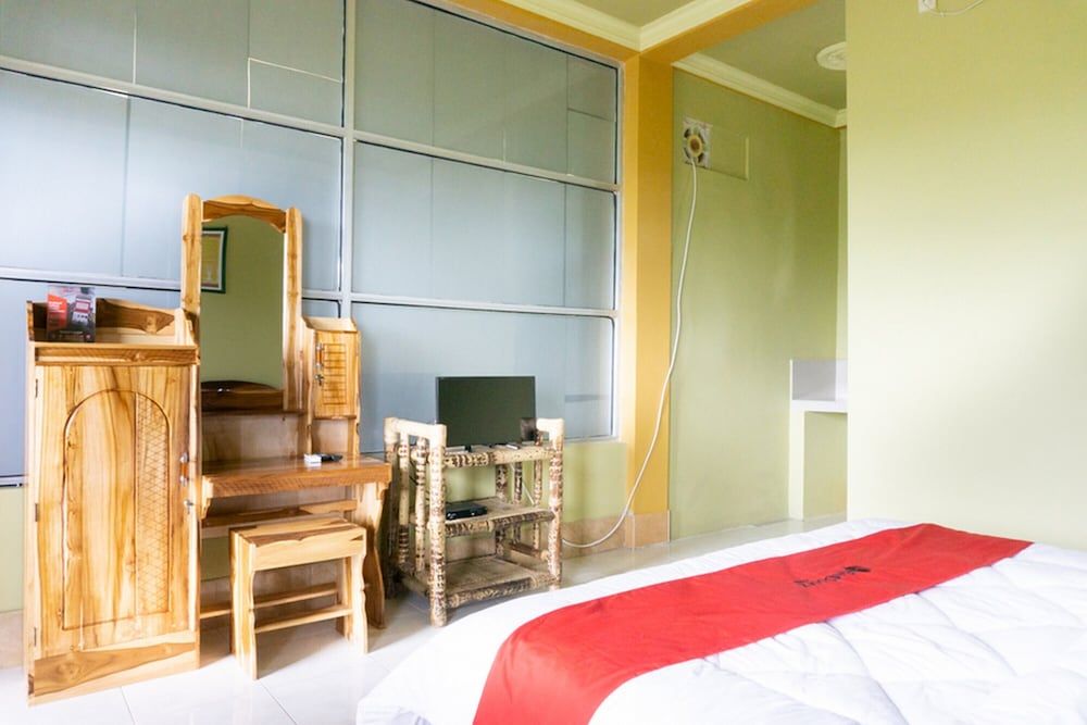 Double Room (RedDoorz)