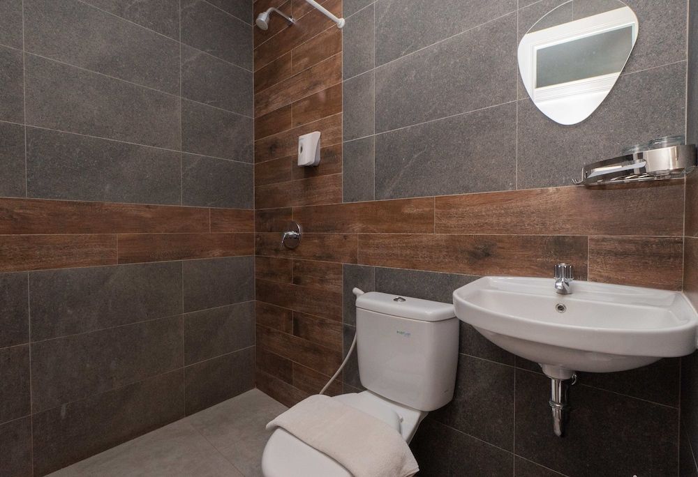 Summerville Hotel & Coffee Shop Deluxe Double Room 24