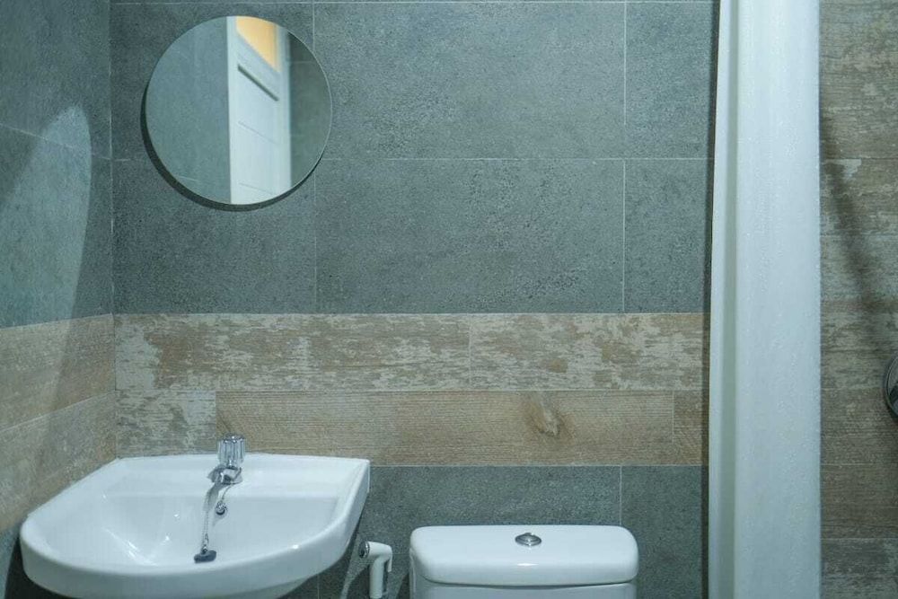 Summerville Hotel & Coffee Shop Deluxe Double Room 21