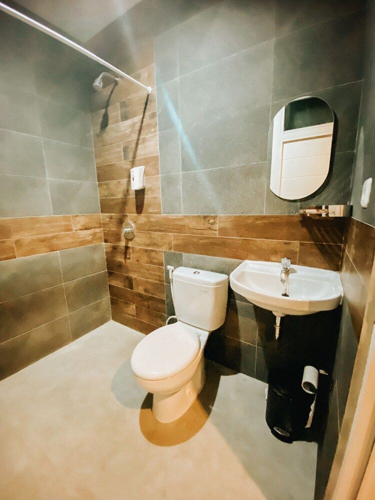 Summerville Hotel & Coffee Shop Deluxe Double Room 22