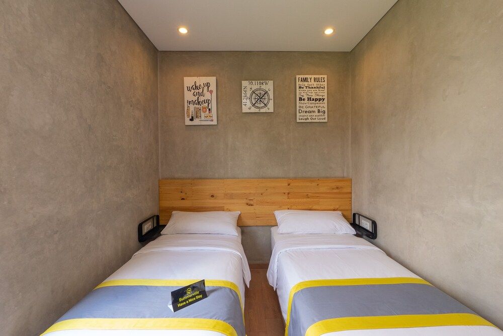 Summerville Hotel & Coffee Shop Deluxe Twin Room 11