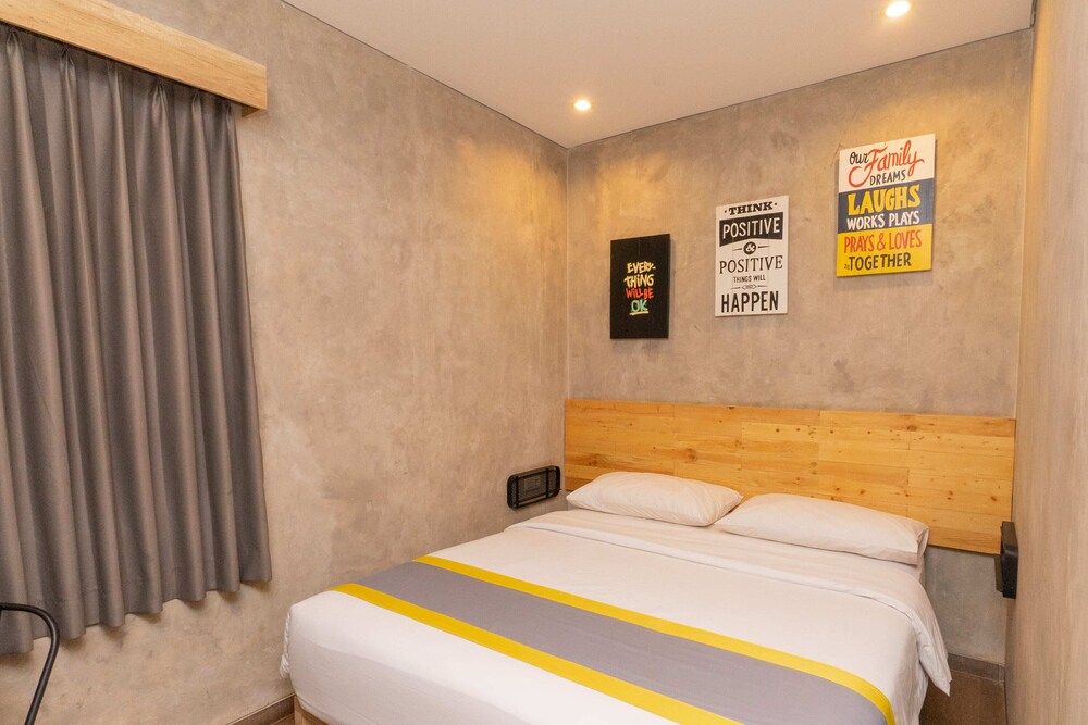 Summerville Hotel & Coffee Shop Deluxe Double Room 13