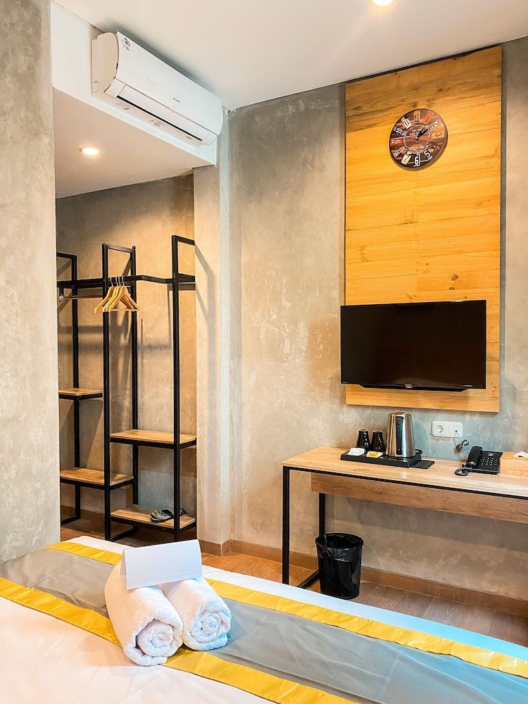 Summerville Hotel & Coffee Shop Deluxe Double Room 8