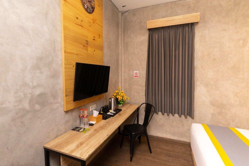 Summerville Hotel & Coffee Shop Deluxe Double Room 17