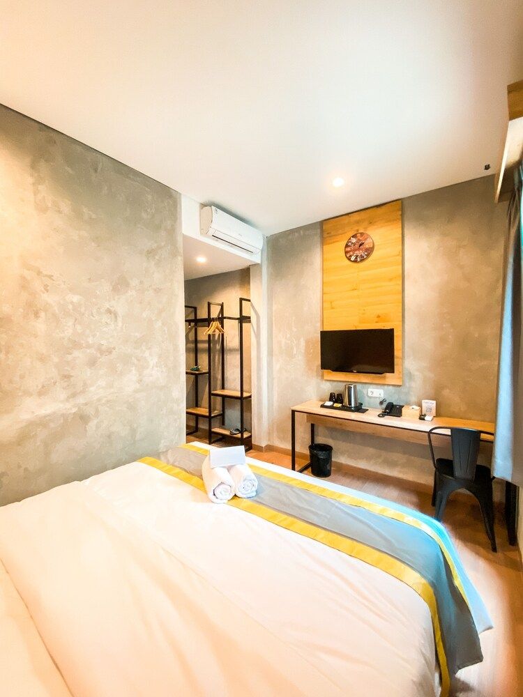 Summerville Hotel & Coffee Shop Deluxe Double Room 3