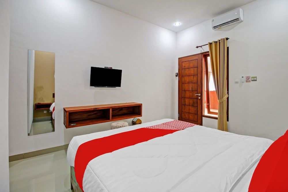 OYO 90820 Madania Guesthouse Syariah Deluxe Double Room 10
