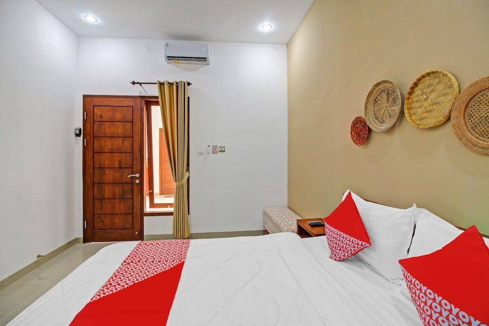 OYO 90820 Madania Guesthouse Syariah Deluxe Double Room 4