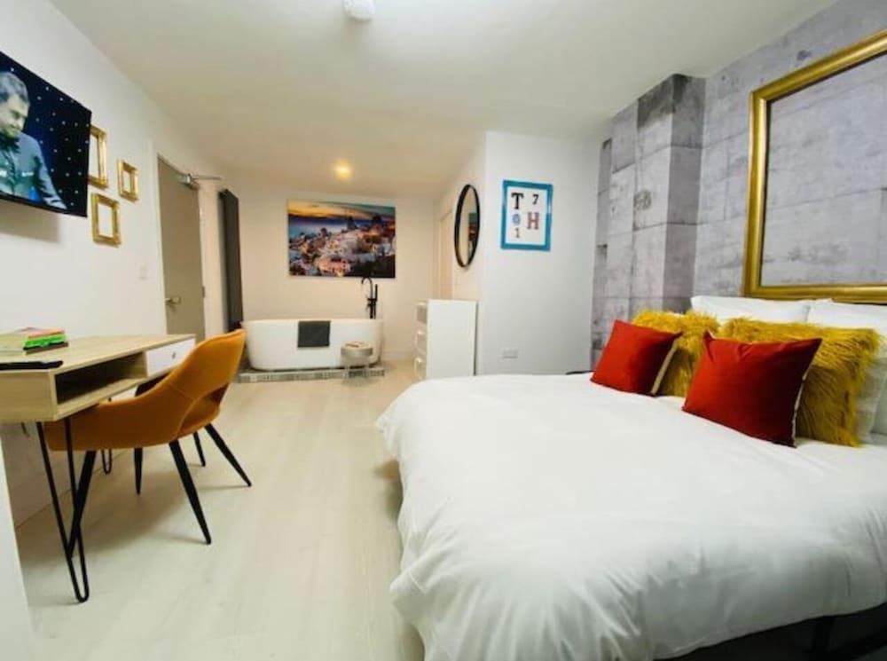 Superior Suite, Ensuite (With TV)