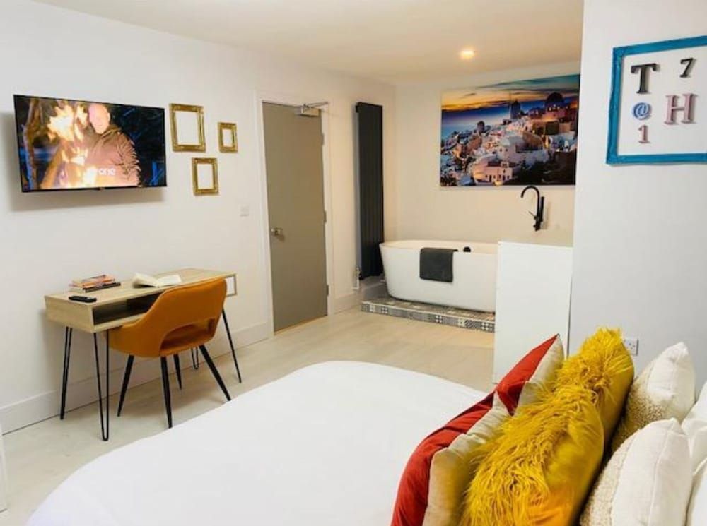 Superior Suite, Ensuite (With TV)