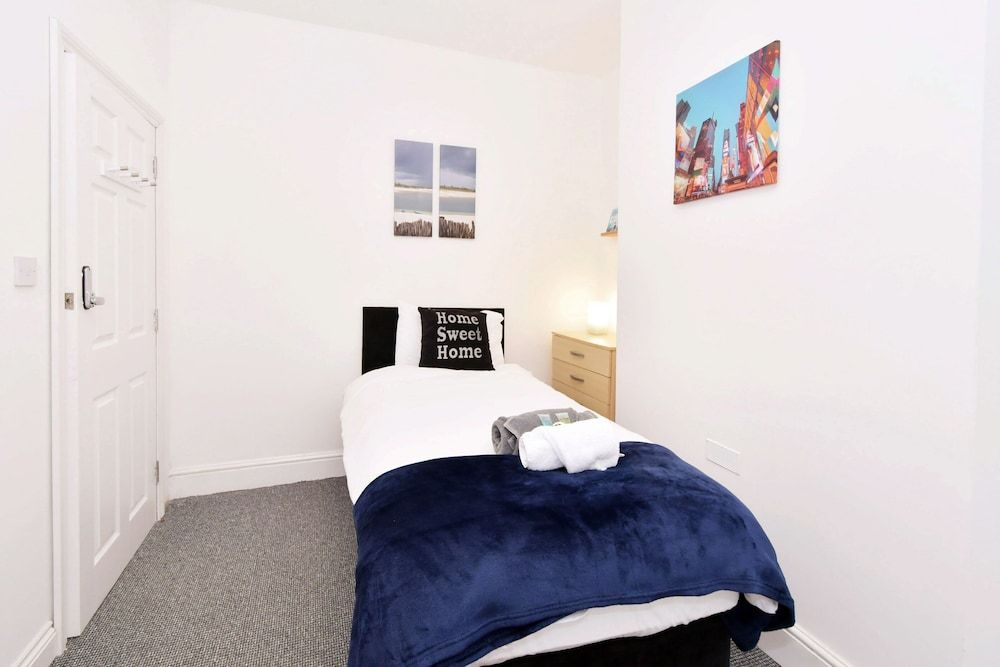 Single Room, Shared Bathroom