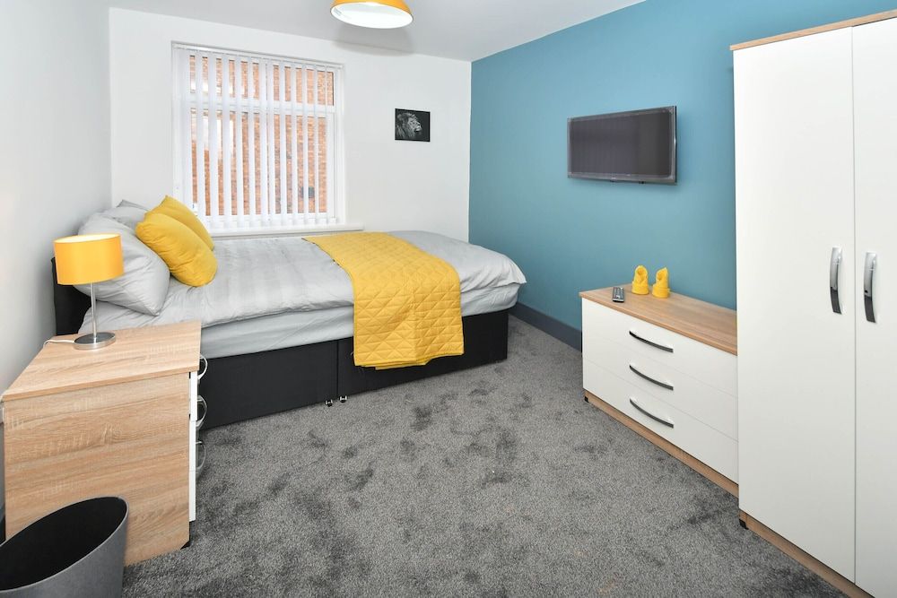 Deluxe Double Room, Shared Bathroom (with TV)