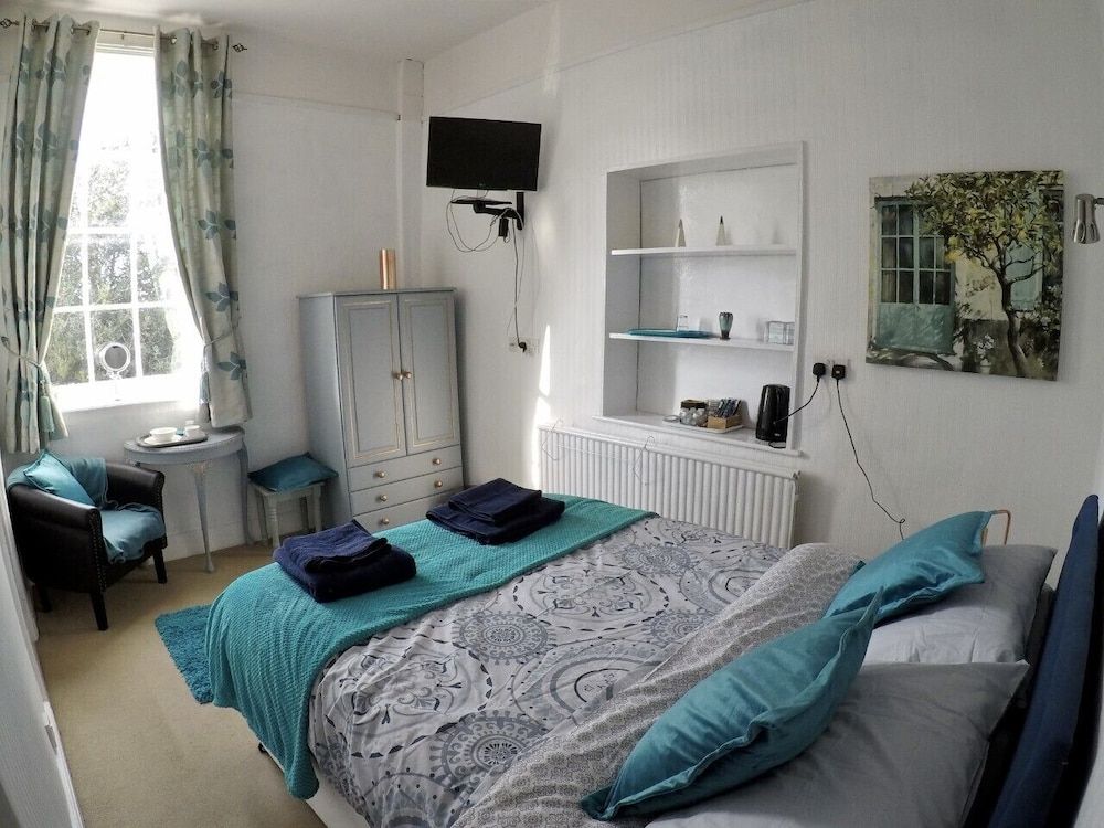 Small Double (Blue Room)