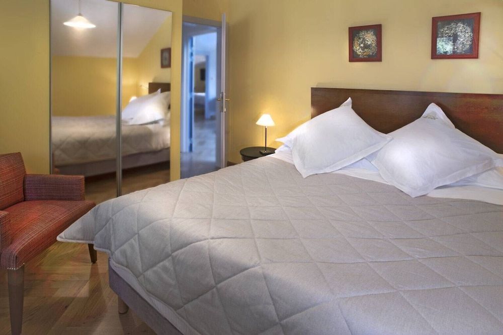 Luxury Apartment, 2 Bedrooms, Lake View