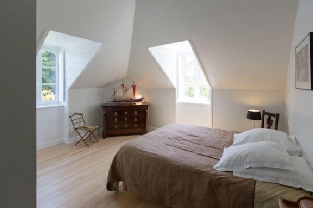 Room (4)