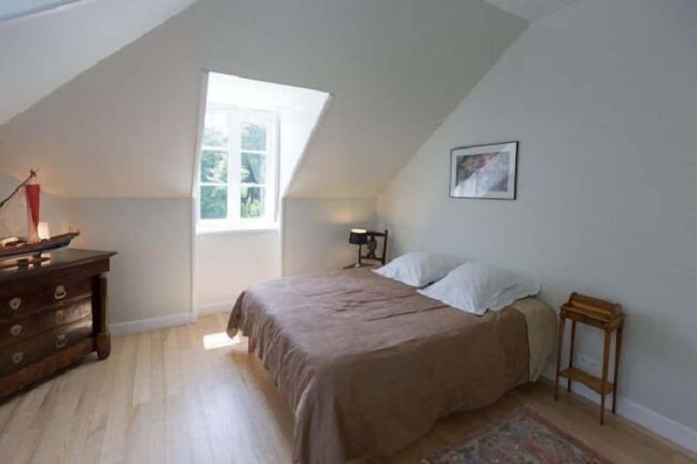 Room (4)
