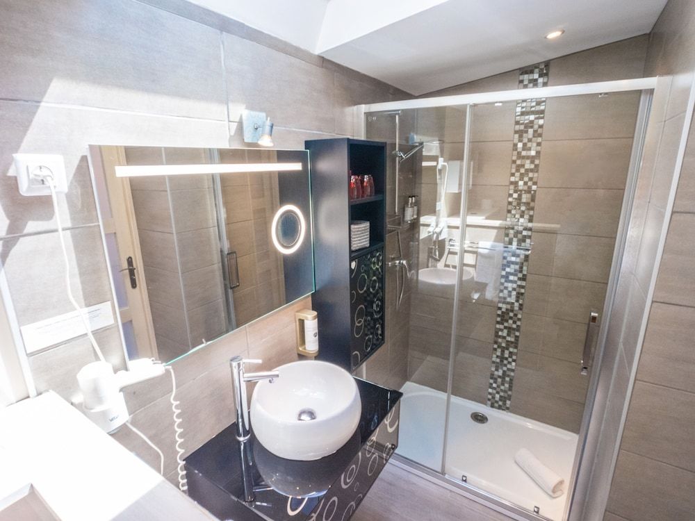 Les Flots Bleus Exclusive Studio, Pool View 5