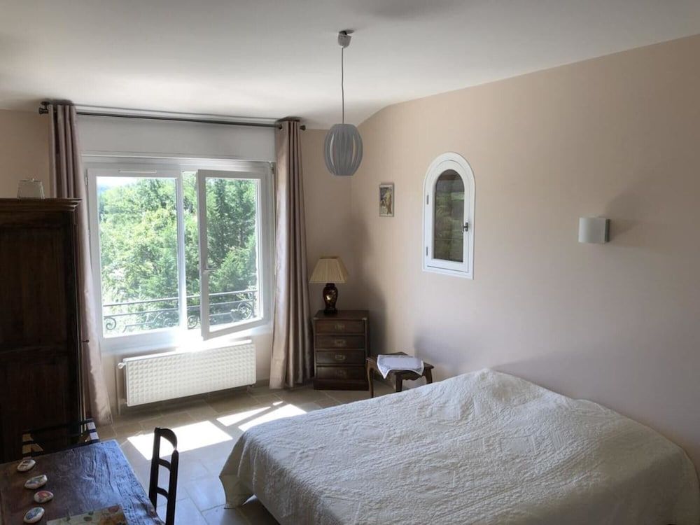 Double Room (Dramont)