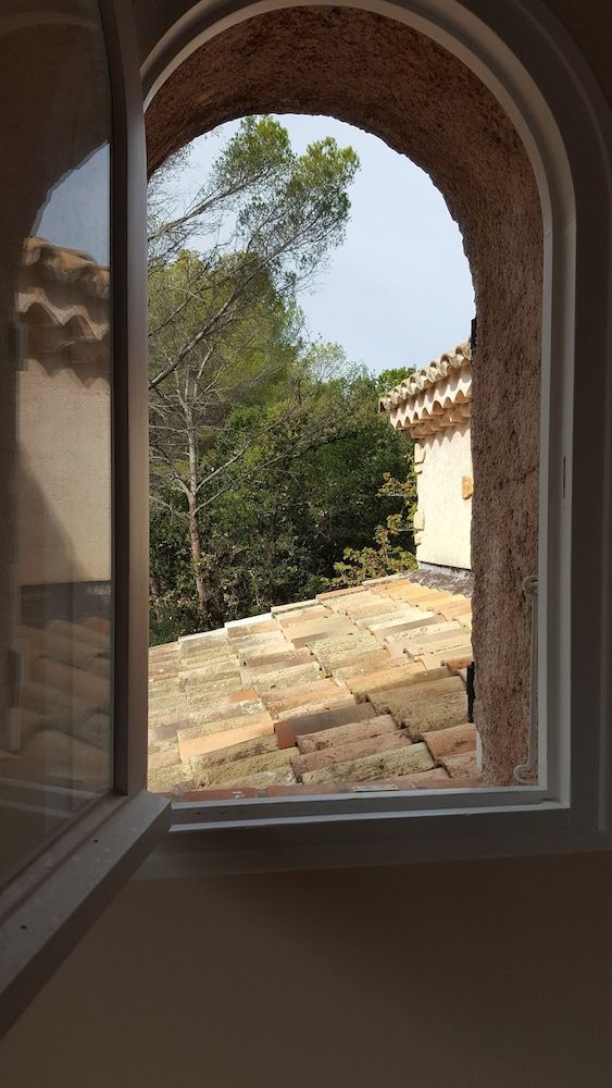 Double Room (Dramont)