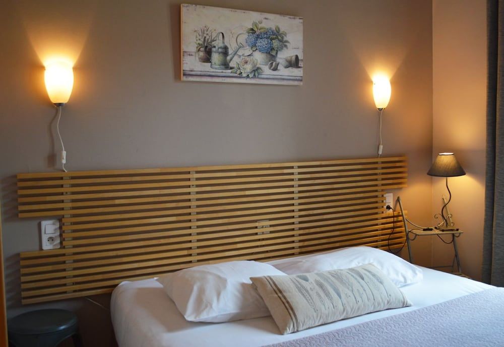 Standard Double Room (4)