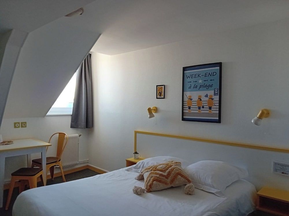 Hôtel de la Plage Double Room, City View 7