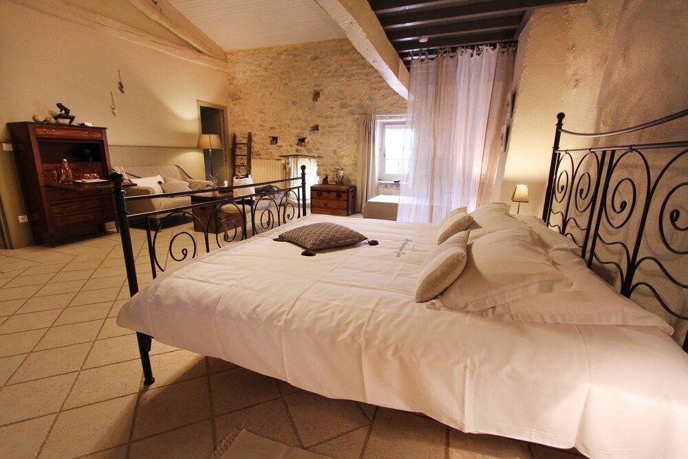 Room (Le Pere Jean)