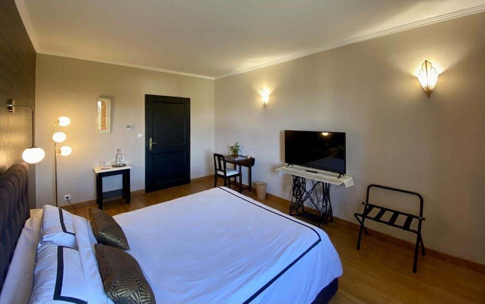 Deluxe Double Room, Private Bathroom, Pool View (Rétro)