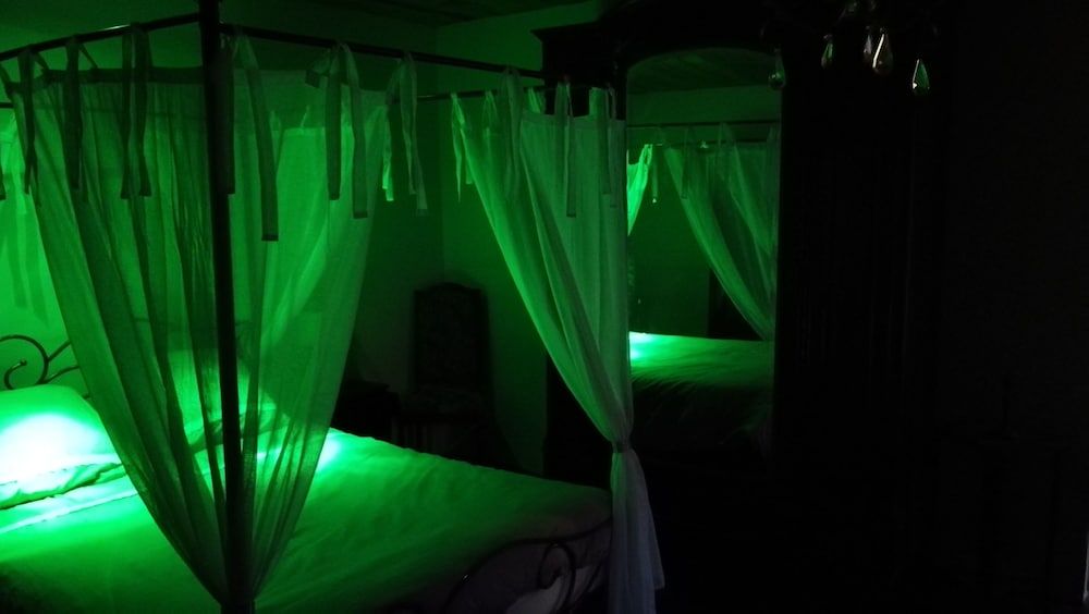 Domaine de Cyrcé Double Room (L’Intrigante) 4