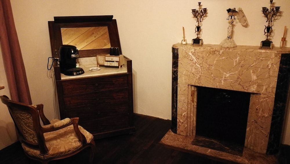 Domaine de Cyrcé Double Room (L’Intrigante) 7