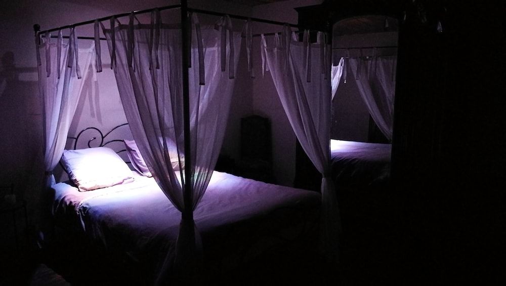 Domaine de Cyrcé Double Room (L’Intrigante) 6