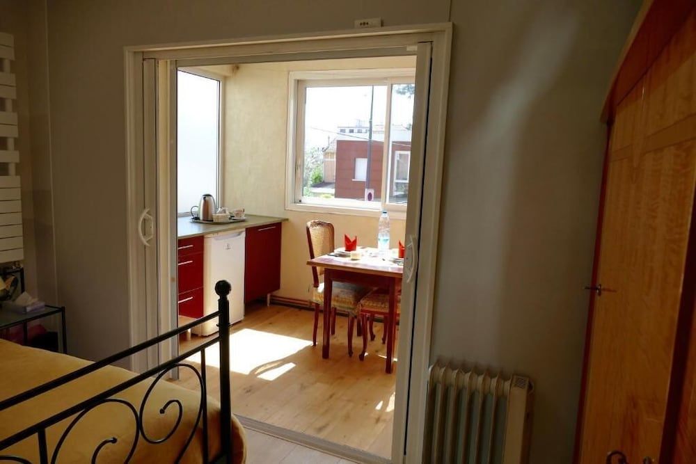 Basic Double Room, 1 Queen Bed, Non Smoking (Dining Area)