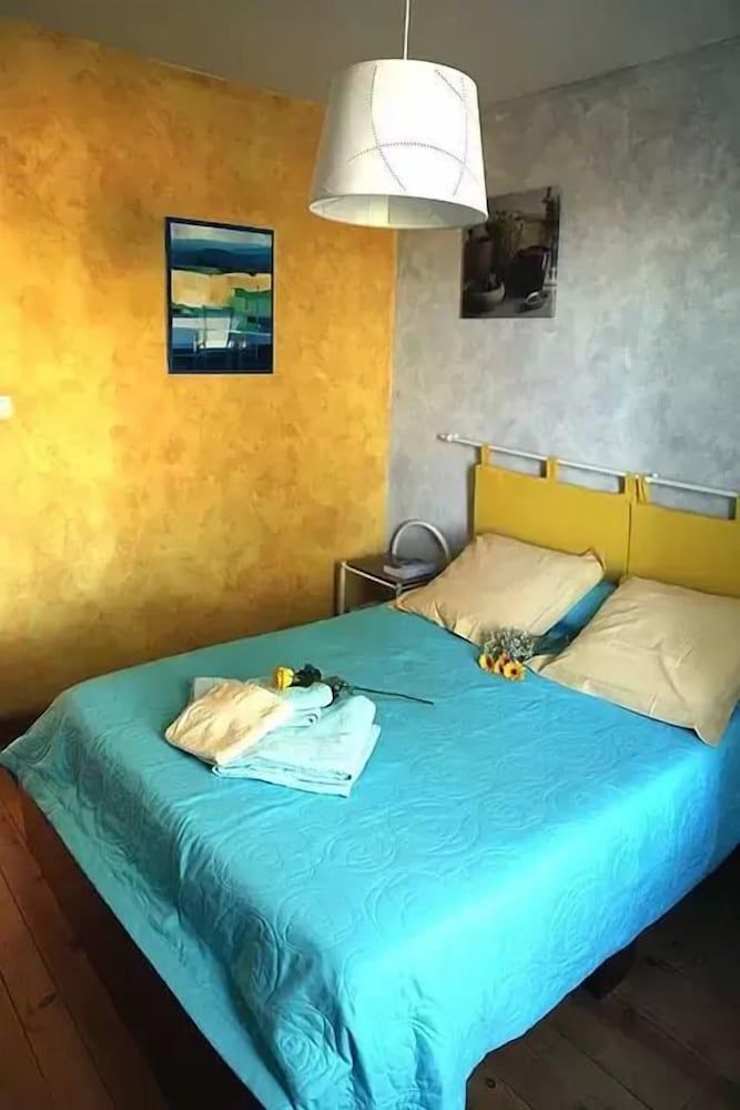 Double Room (Merlot)
