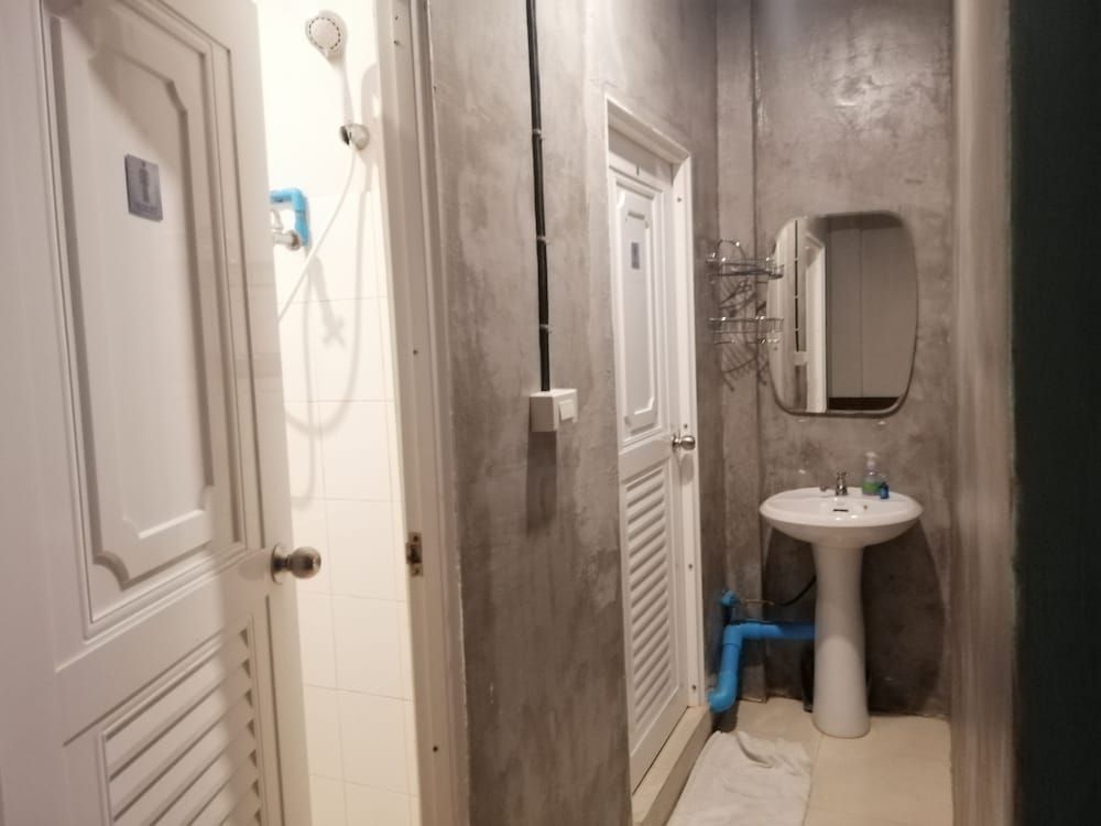 Neverland Hostel Comfort Room, Women only 5